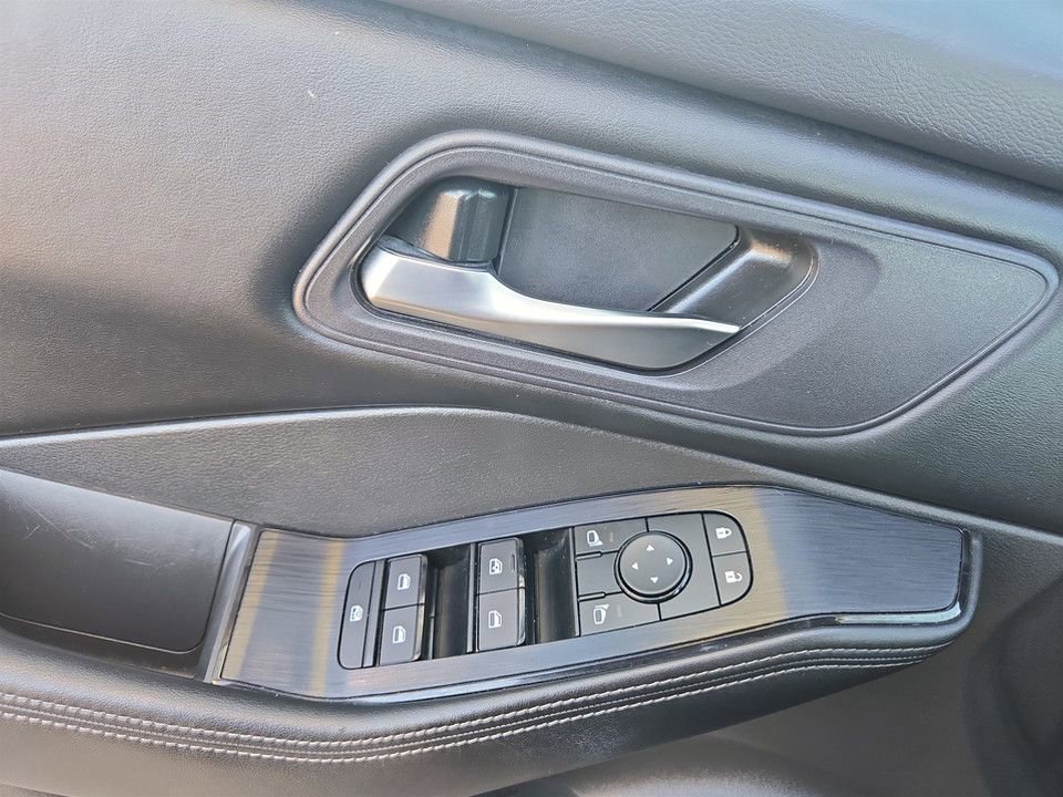 Used 2024 Nissan Rogue SV image 22