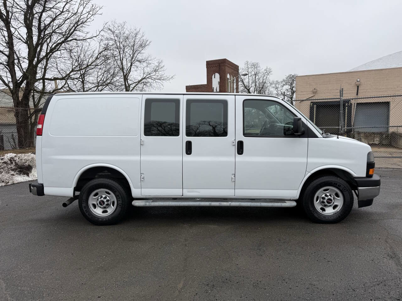 Used 2017 GMC Savana 2500 RWD image 6