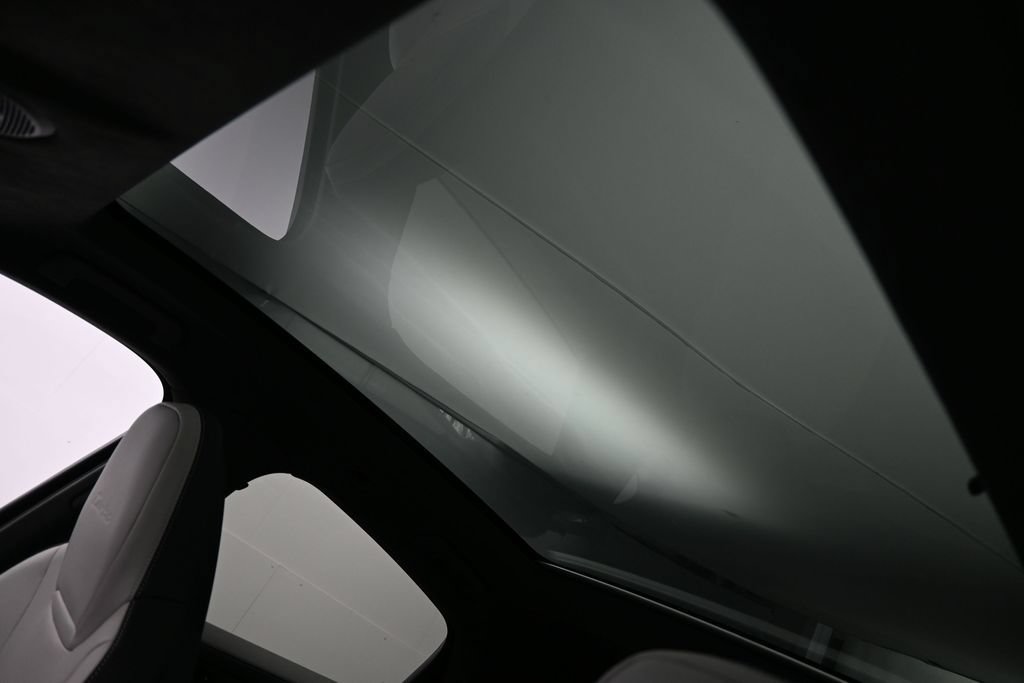 Certified 2025 Porsche Cayenne Turbo AWD/4WD image 10
