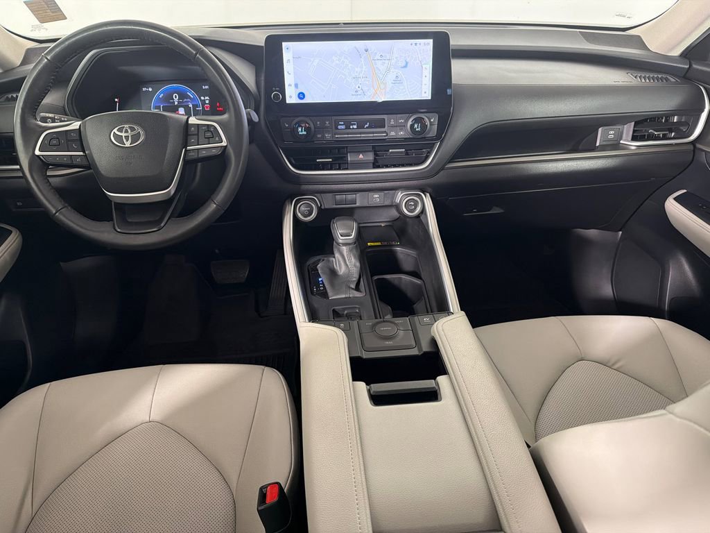 Used 2025 Toyota Grand Highlander AWD Hybrid image 24