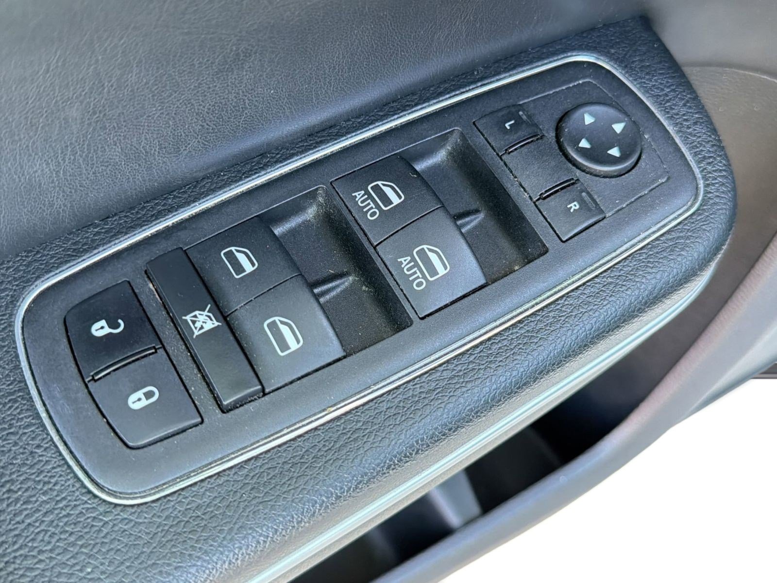 Used 2023 Chrysler 300 S RWD image 21