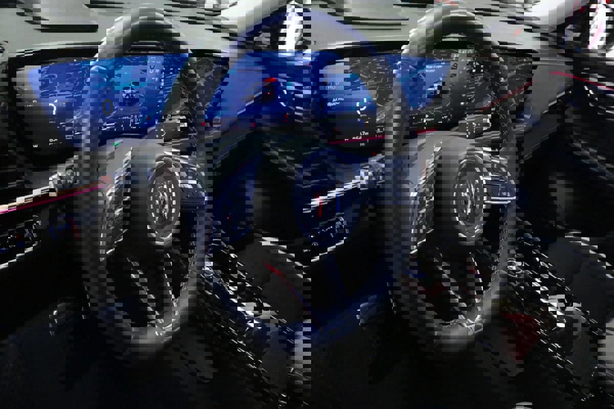 Used 2025 Buick Envision Sport Touring image 18