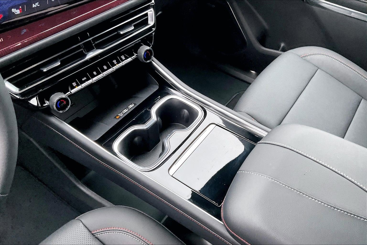 New 2026 Chevrolet Traverse Z71 w/ Enhanced Driving Package image 8