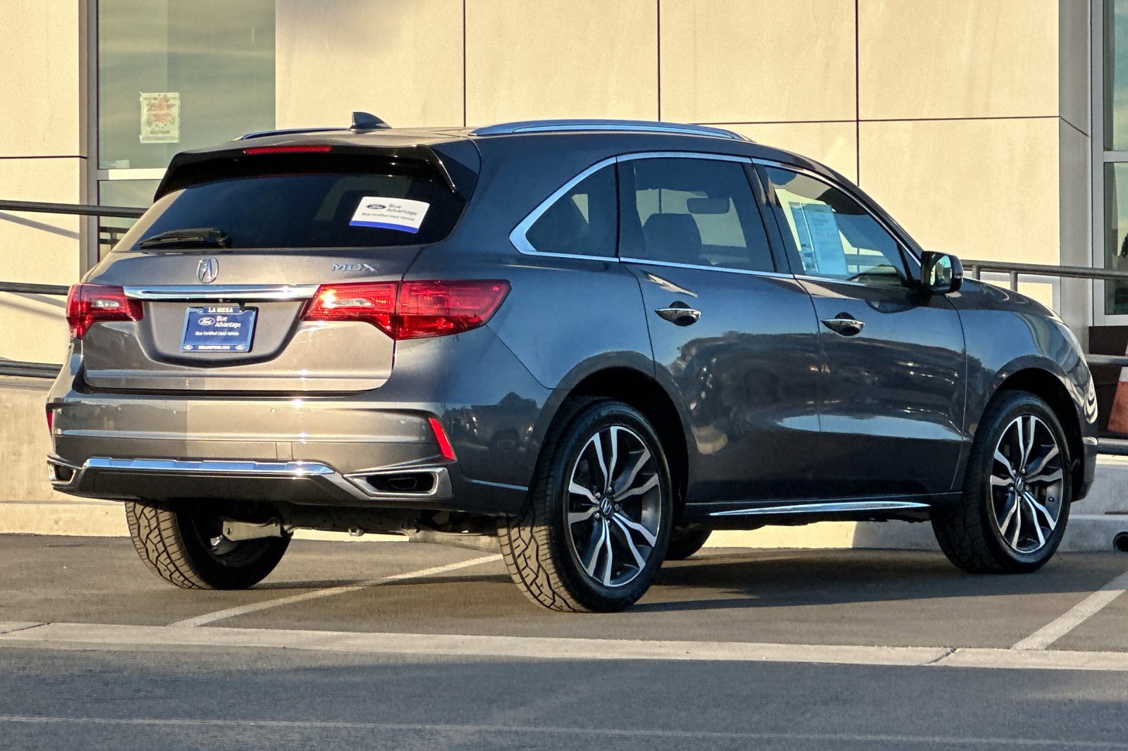 Used 2020 Acura MDX FWD w/ Advance Package image 3