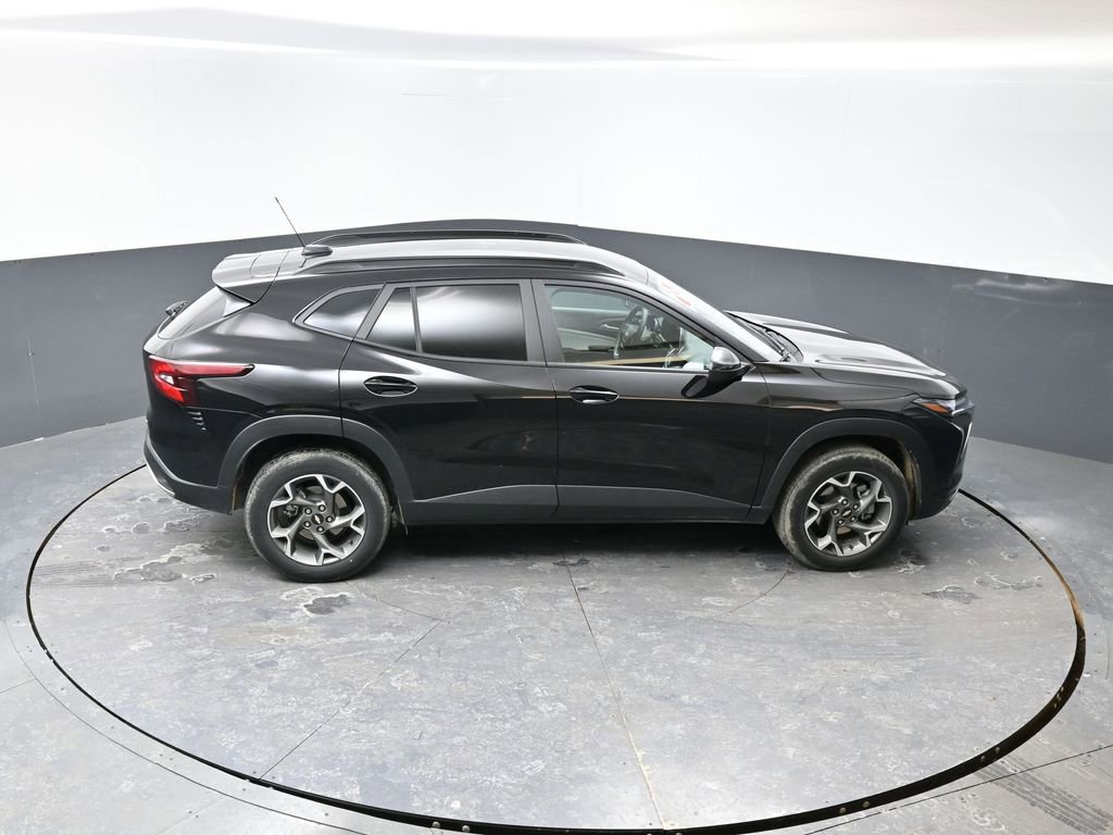 Used 2025 Chevrolet Trax LT image 40