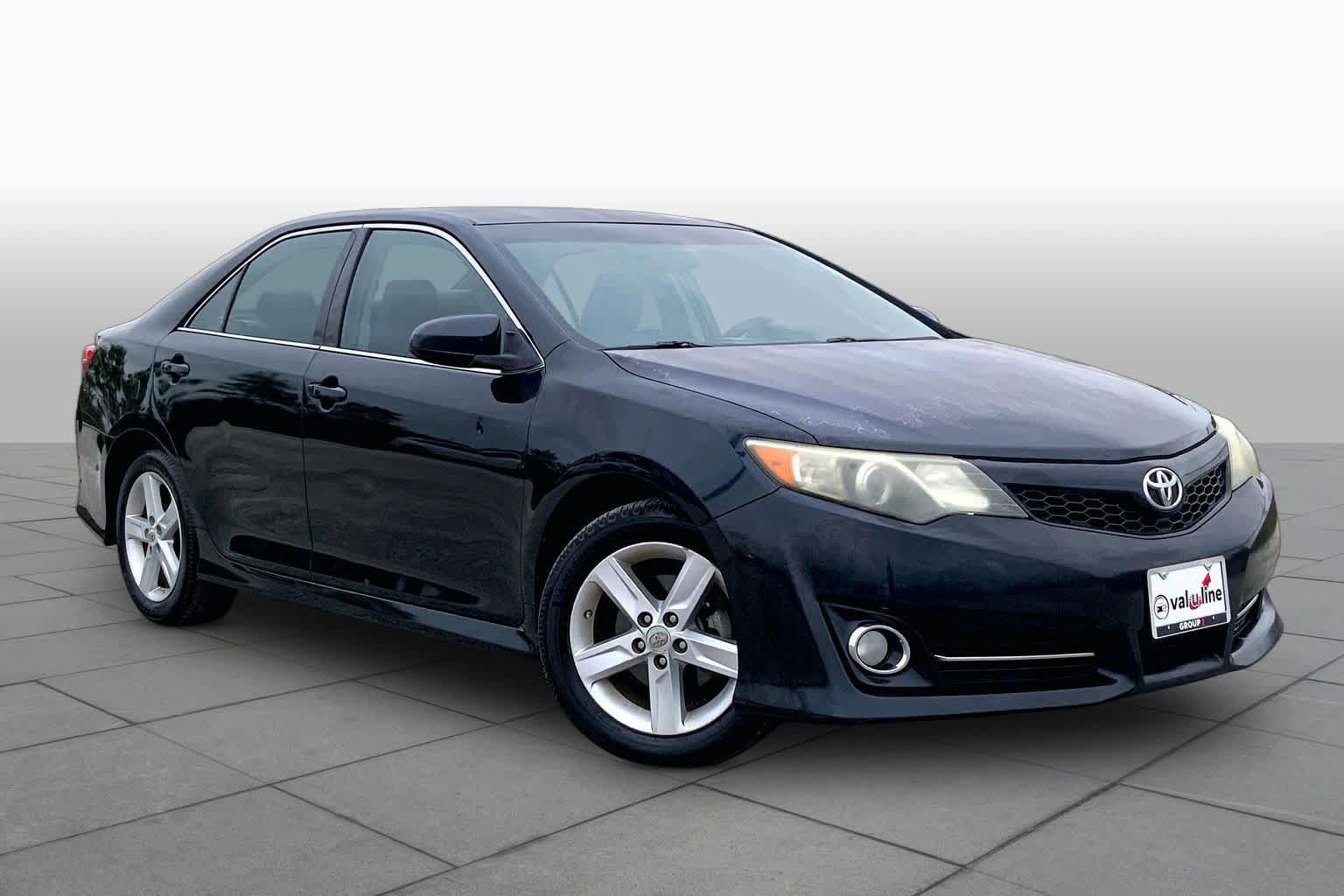 Used 2012 Toyota Camry SE FWD image 3