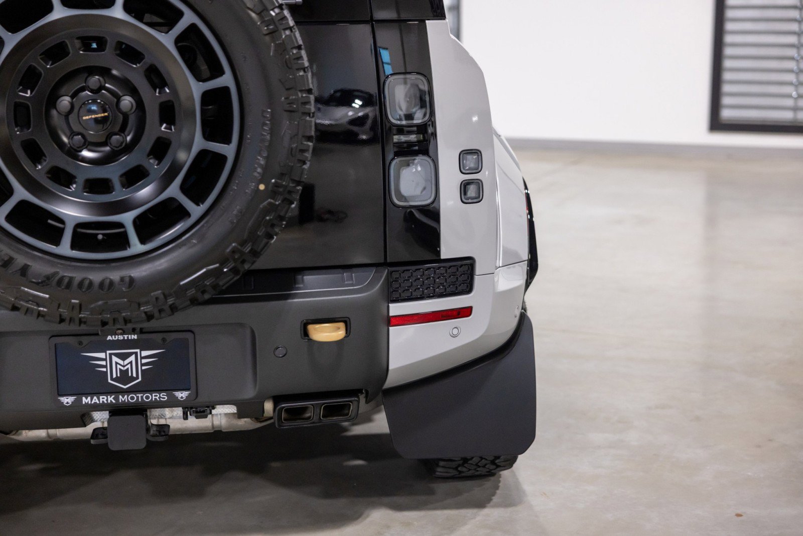 Used 2026 Land Rover Defender 110 OCTA image 13