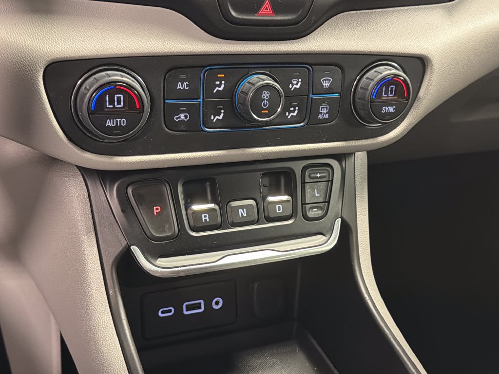 Used 2020 GMC Terrain SLE w/ Driver Convenience Package FWD image 35
