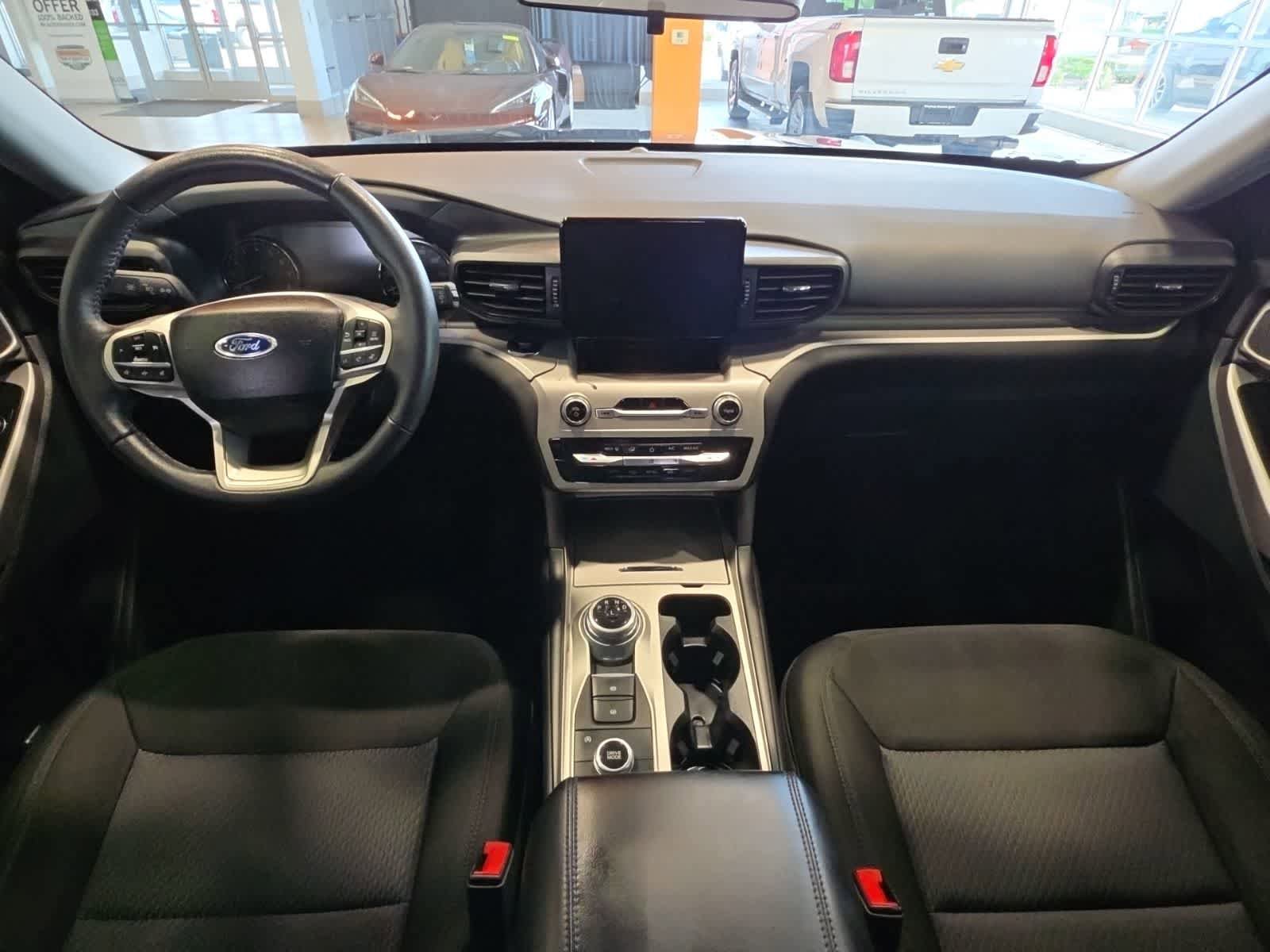 Used 2024 Ford Explorer XLT AWD/4WD image 29