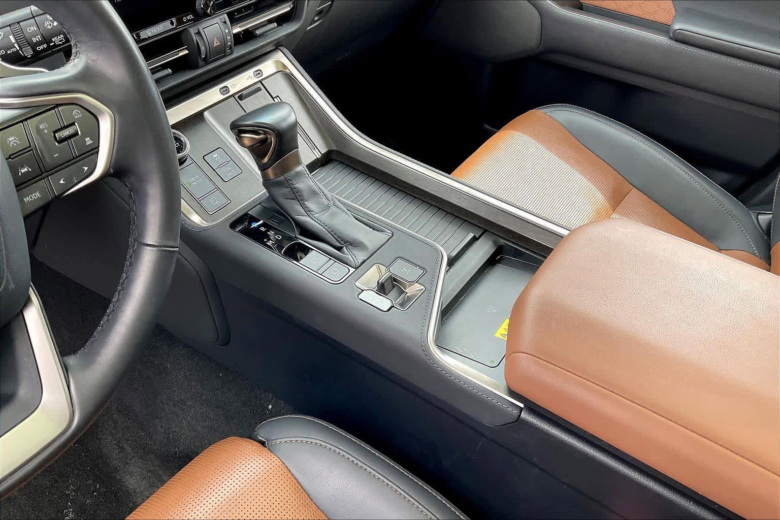 Certified 2024 Lexus GX 550 w/ Accessory Package (2T) image 15