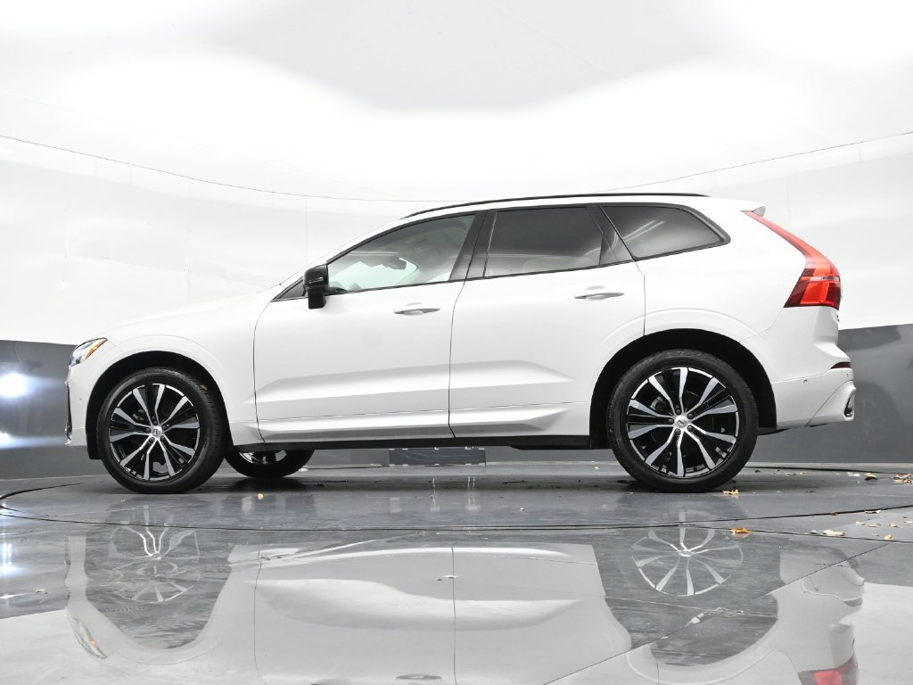 Certified 2024 Volvo XC60 B5 Plus AWD/4WD image 19
