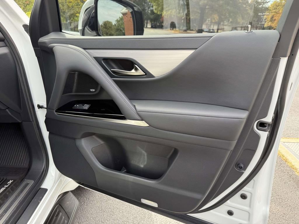 Used 2024 Lexus LX 600 F Sport image 14