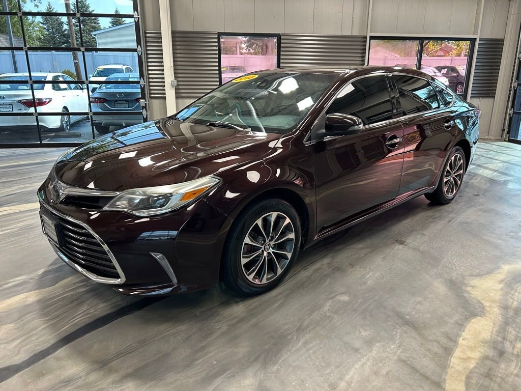 Used 2018 Toyota Avalon XLE image 35