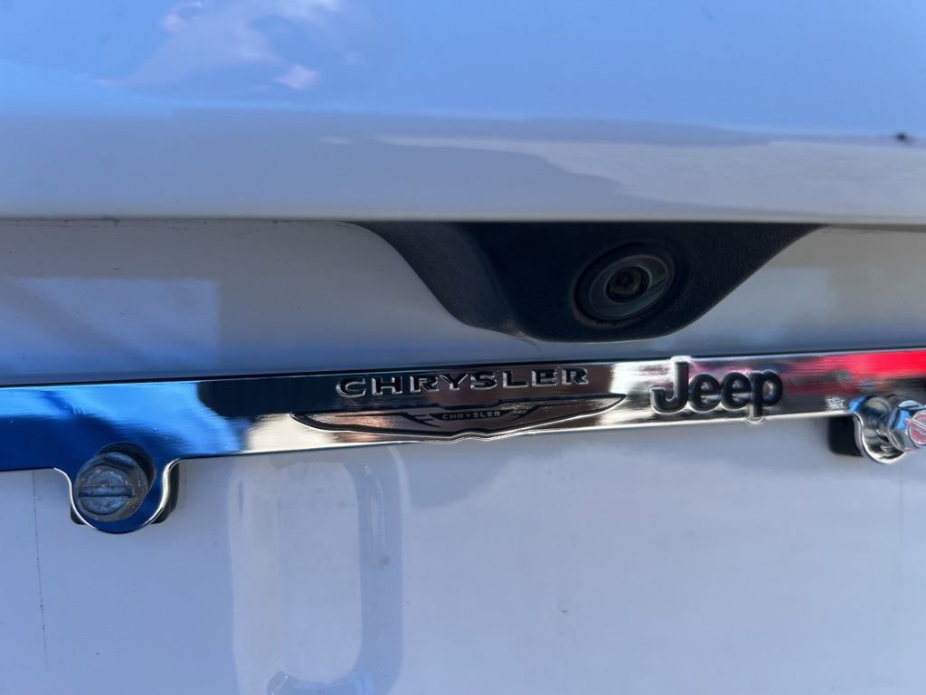 Certified 2021 Jeep Grand Cherokee Laredo X image 19