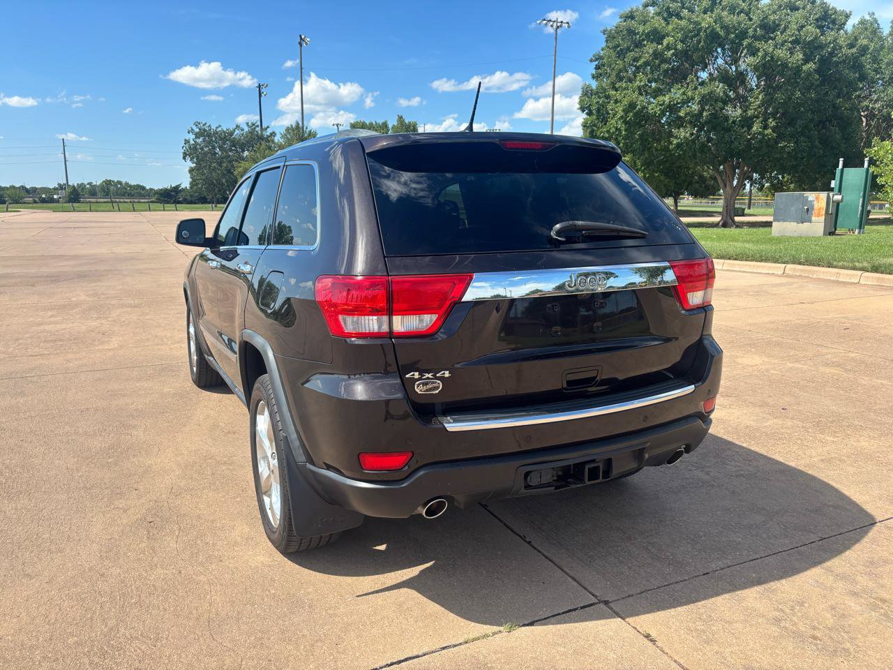 Used 2011 Jeep Grand Cherokee Overland Summit AWD/4WD image 8