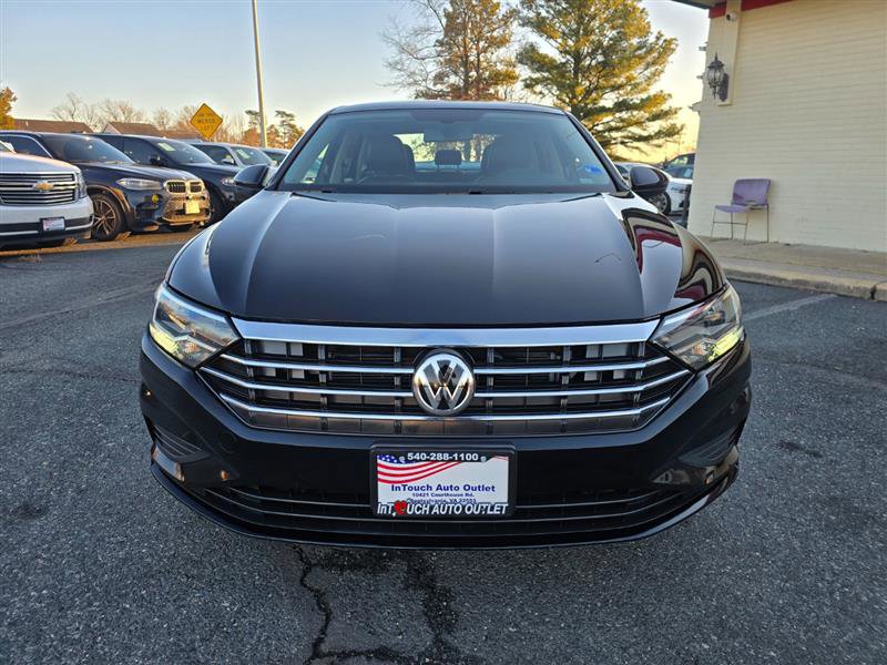 Used 2019 Volkswagen Jetta SE w/ Cold Weather Package FWD image 2