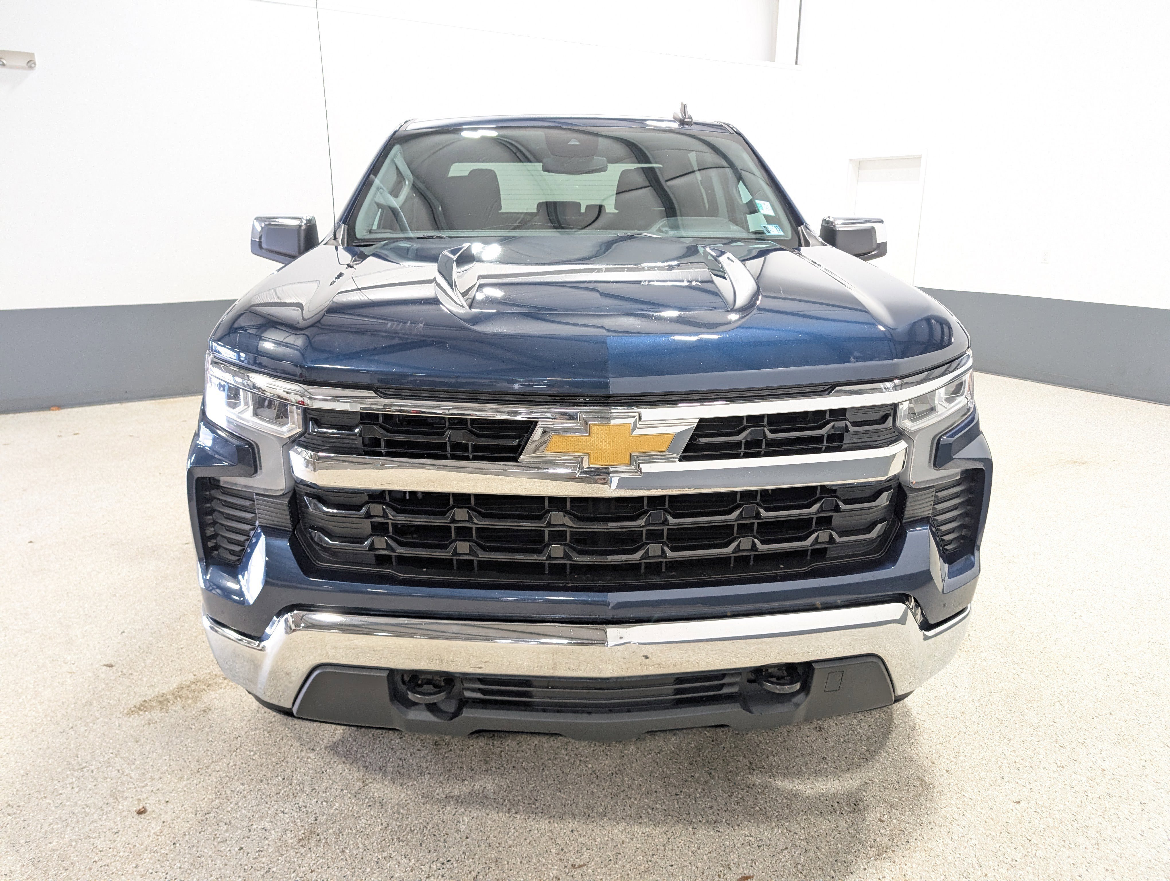Used 2022 Chevrolet Silverado 1500 LT AWD/4WD image 8
