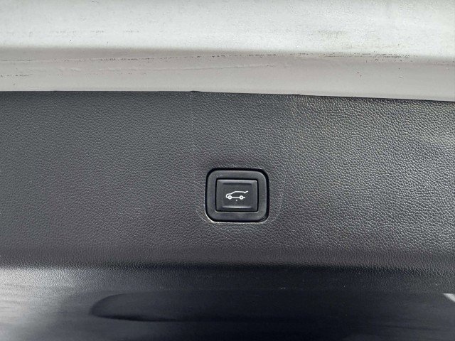 Used 2020 Chevrolet Traverse LT FWD image 60