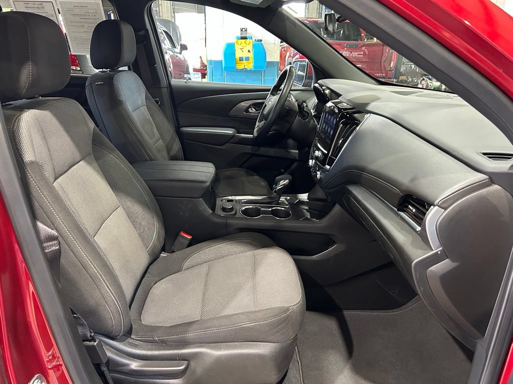 Used 2023 Chevrolet Traverse LT AWD/4WD image 41
