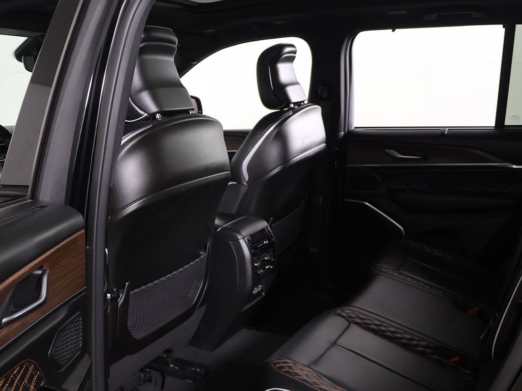 Used 2023 Jeep Grand Cherokee Summit w/ Luxury Tech Group V AWD/4WD image 31