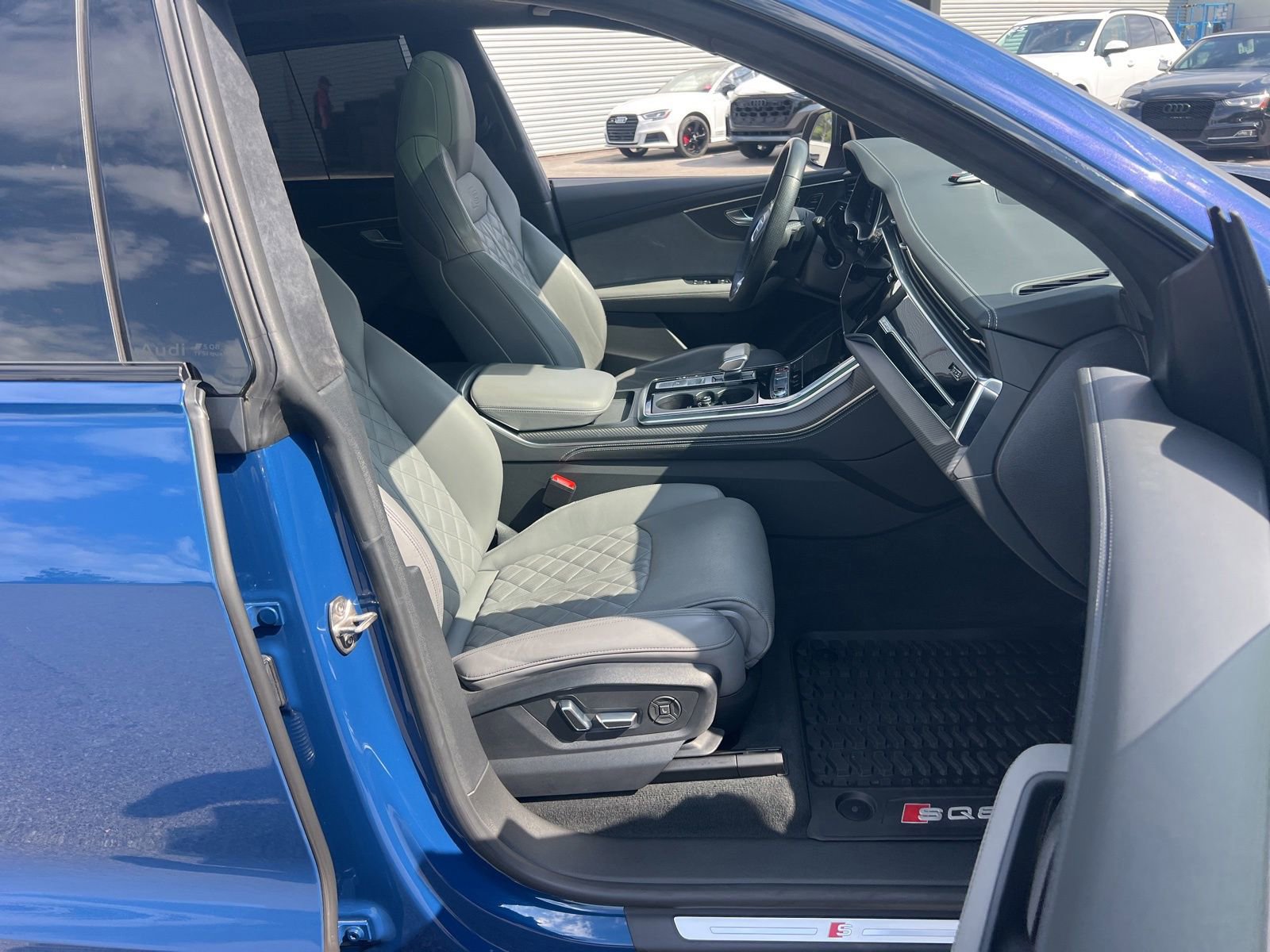 Used 2024 Audi SQ8 Prestige AWD/4WD image 35