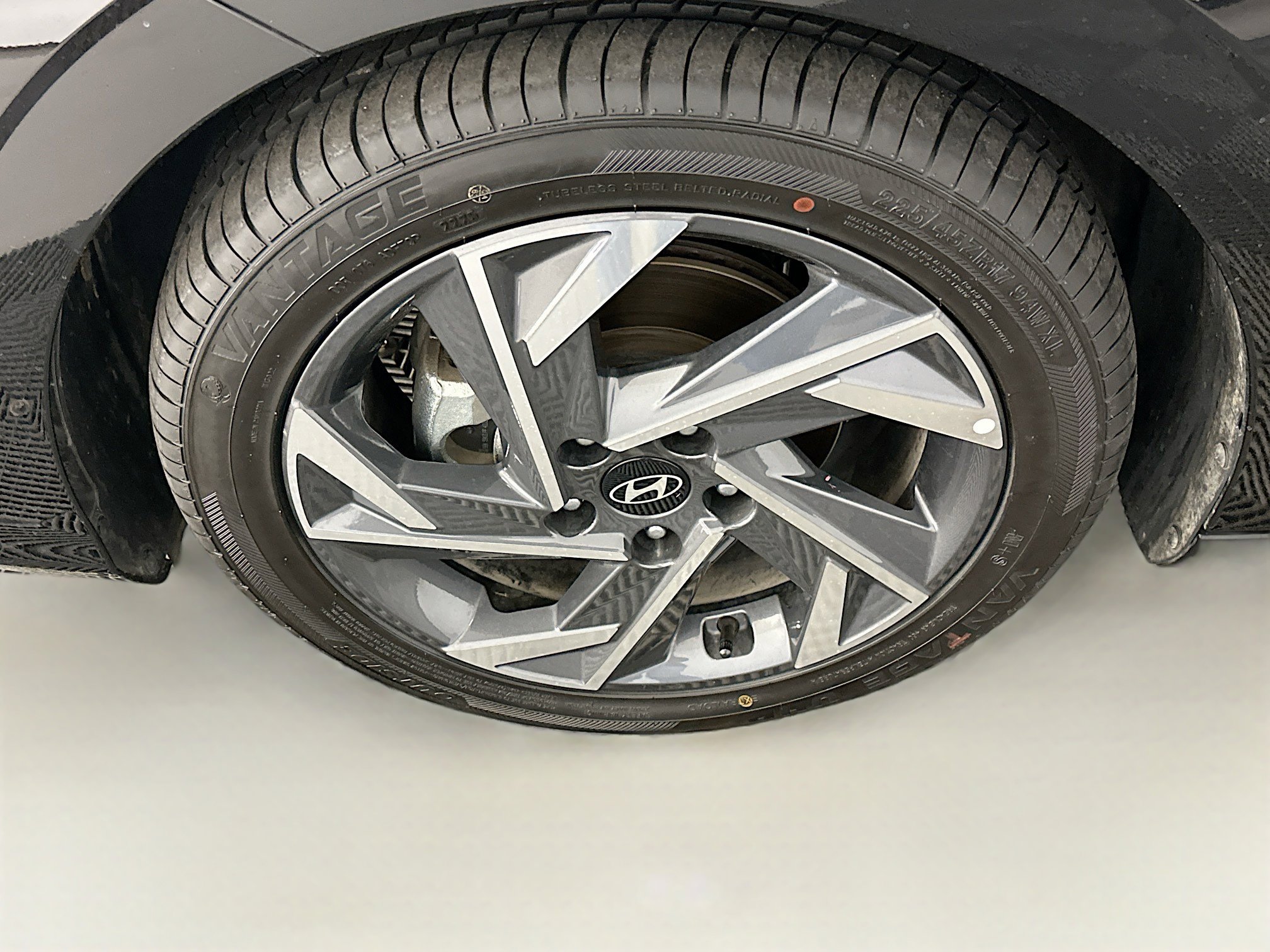 Used 2025 Hyundai Elantra SEL image 11