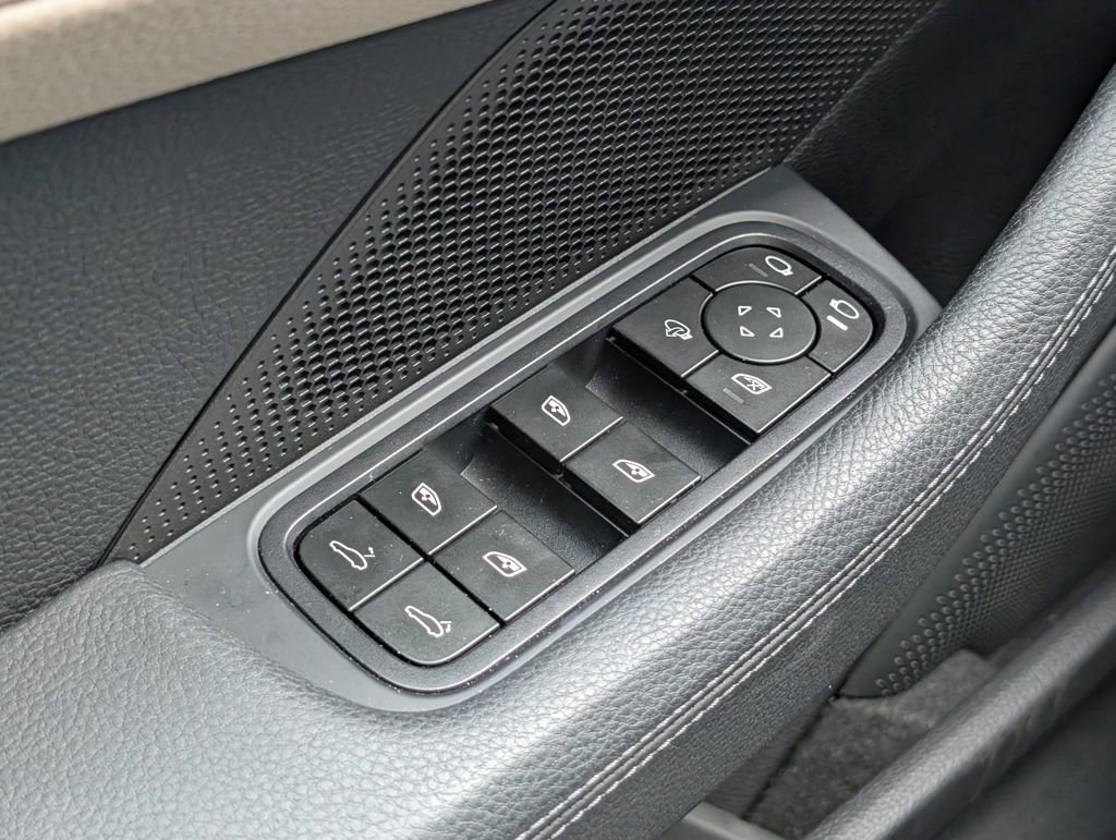 Certified 2025 Porsche Panamera image 27