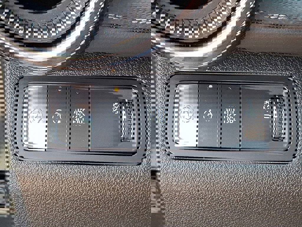 Used 2026 Chevrolet Equinox LT image 32