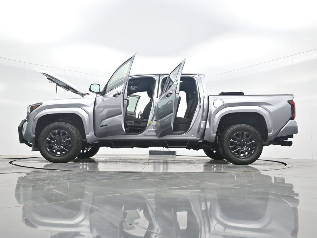 Used 2025 Toyota Tacoma SR5 AWD/4WD image 43