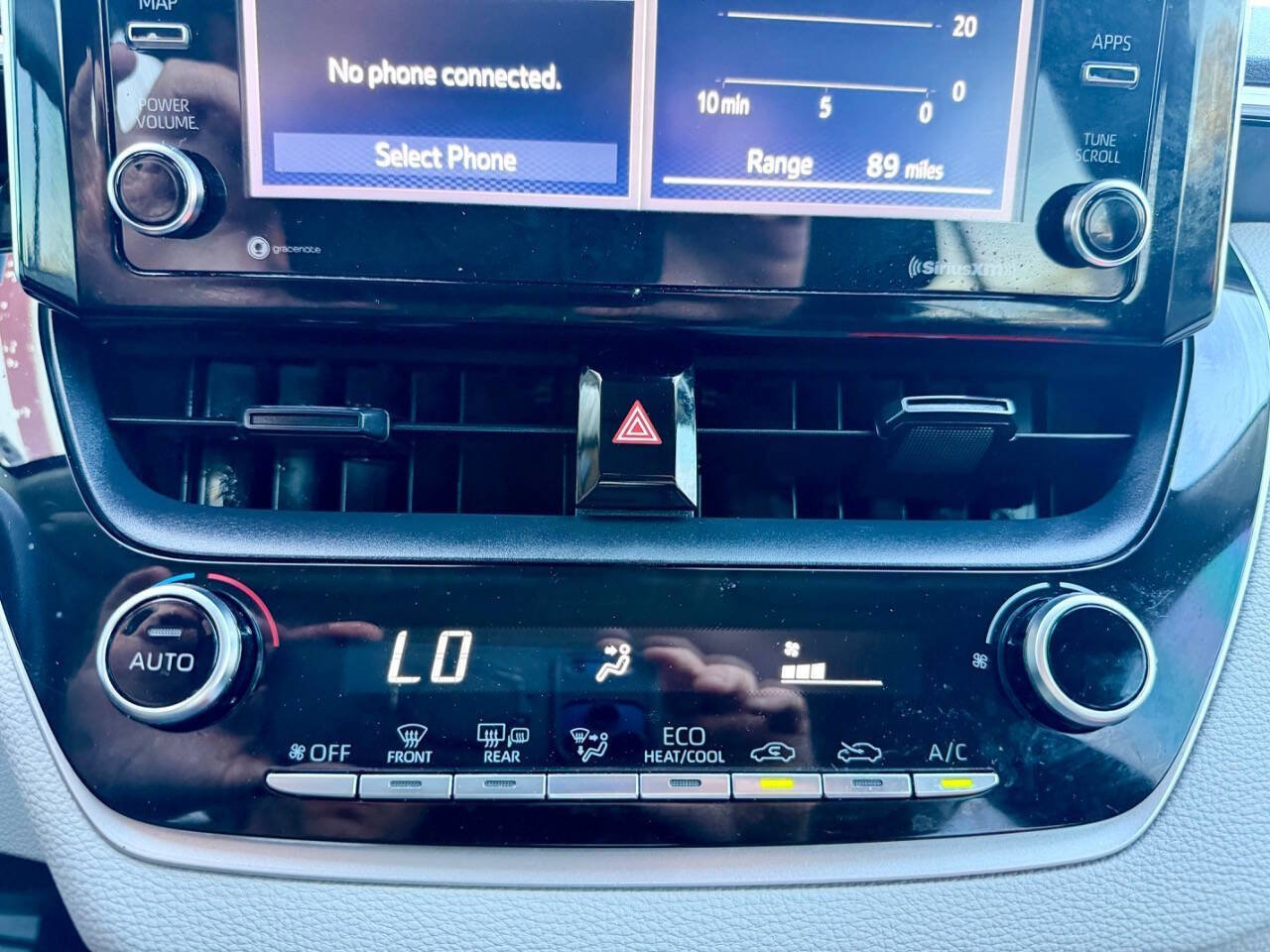 Used 2021 Toyota Corolla LE FWD image 38