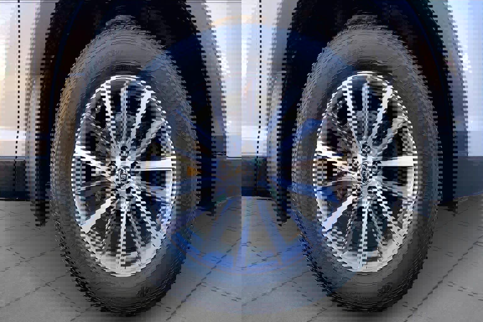 Used 2019 Toyota Highlander XLE w/ Carpet Mat Package (TMS) image 10