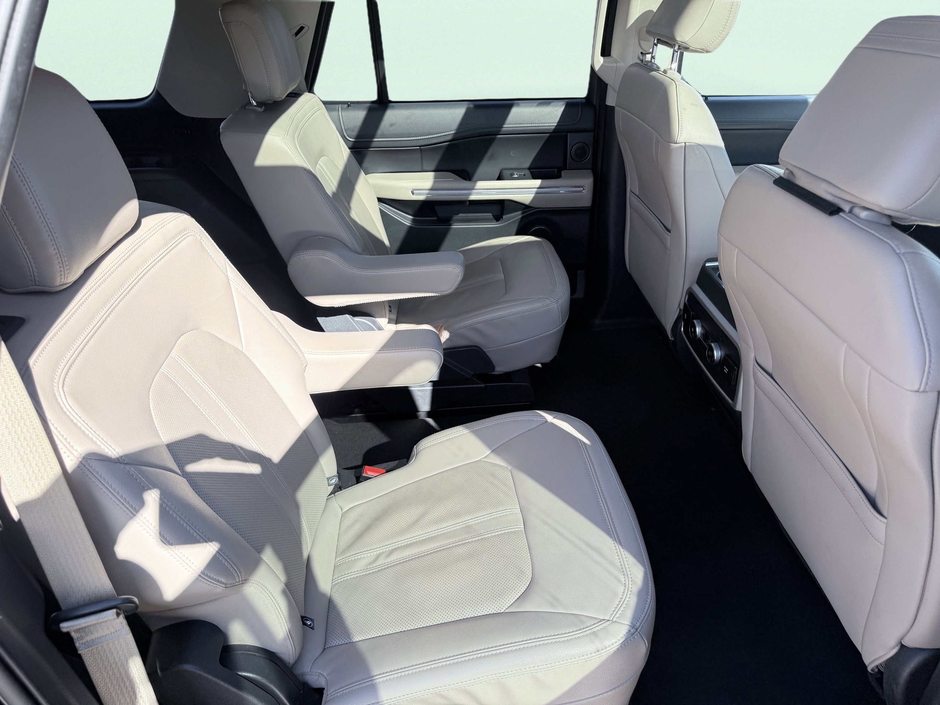 Used 2024 Ford Expedition Max Limited image 44