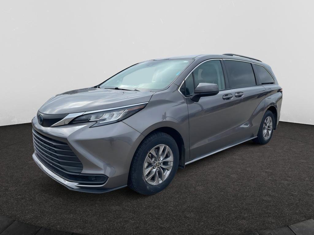 Used 2022 Toyota Sienna LE image 1