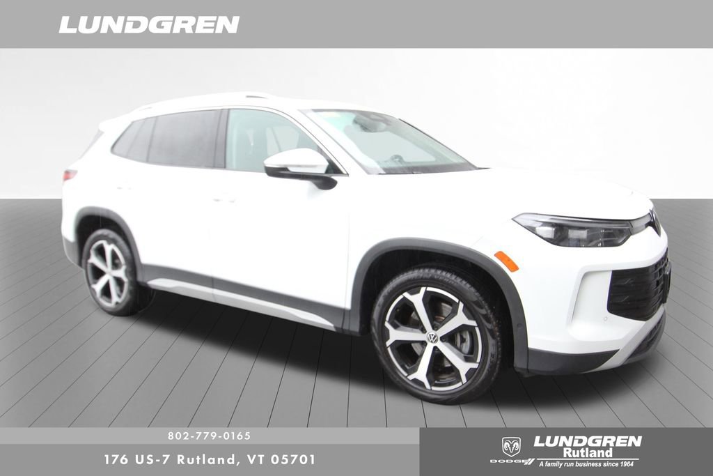 Used 2025 Volkswagen Tiguan SE w/ Panoramic Sunroof Package AWD/4WD image 2