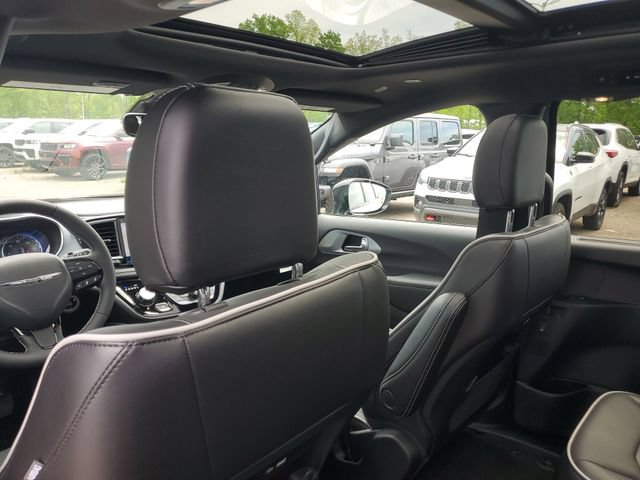 New 2026 Chrysler Pacifica Limited w/ S Appearance Package AWD/4WD image 12