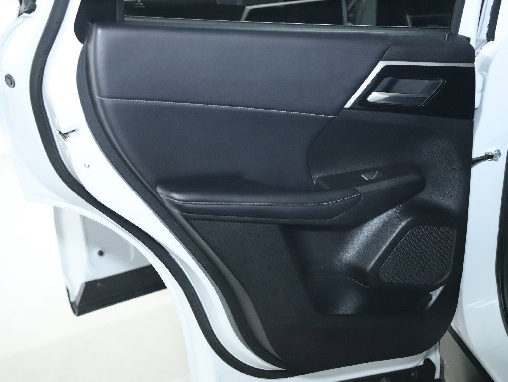 Used 2024 Mitsubishi Outlander SE image 13