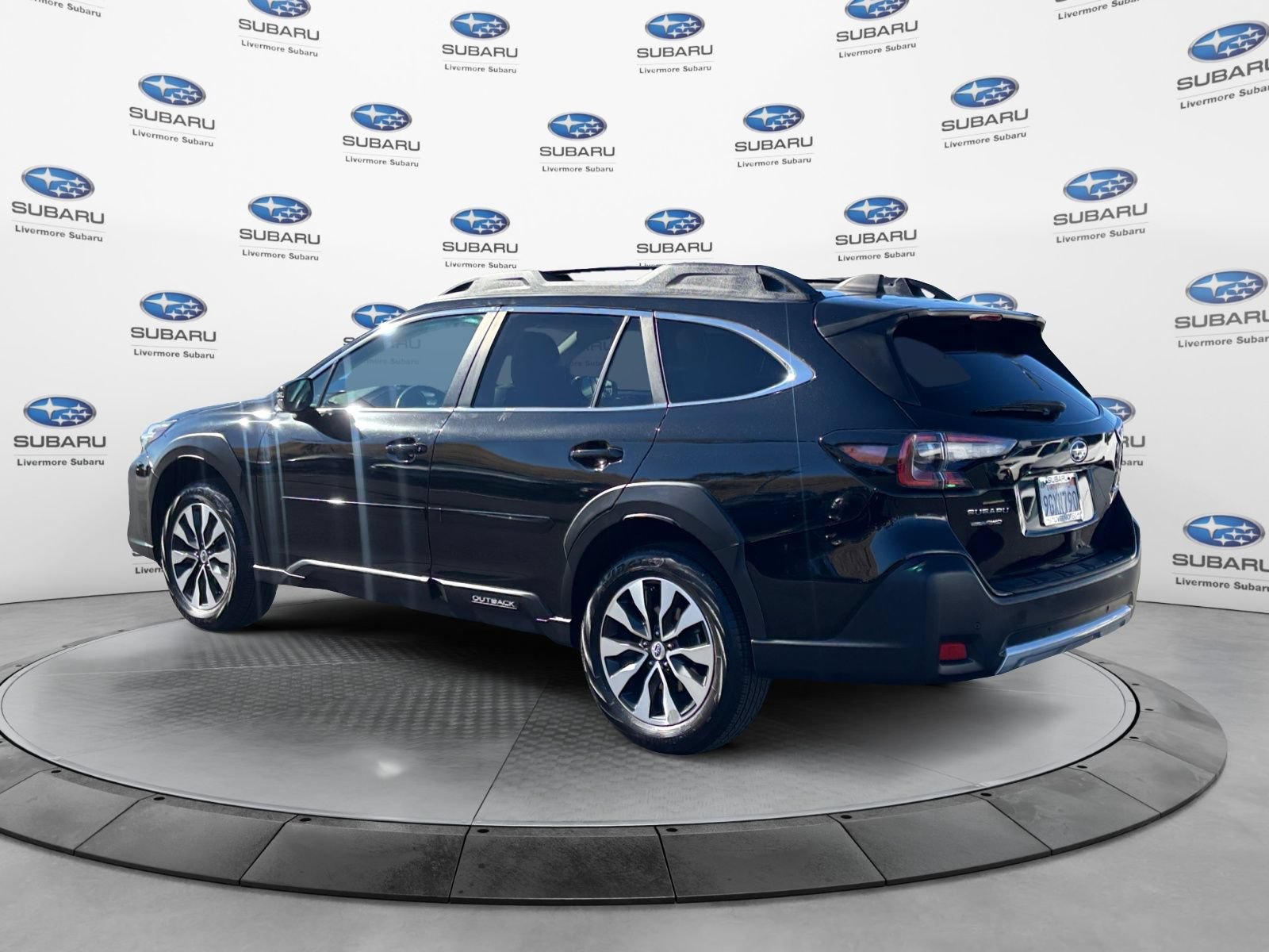 Certified 2023 Subaru Outback Limited AWD/4WD image 4
