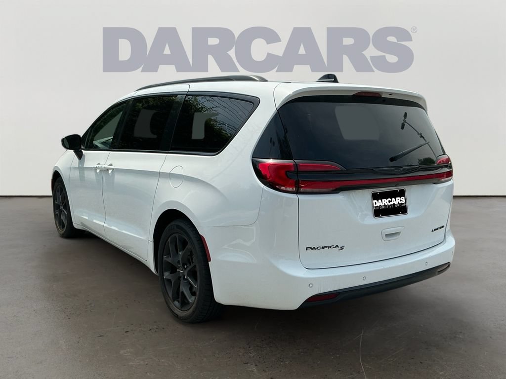Used 2025 Chrysler Pacifica Limited FWD image 5