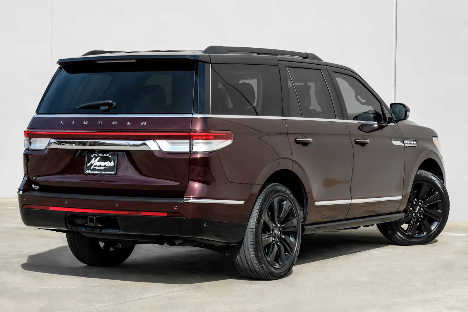 Used 2024 Lincoln Navigator Black Label AWD/4WD image 9