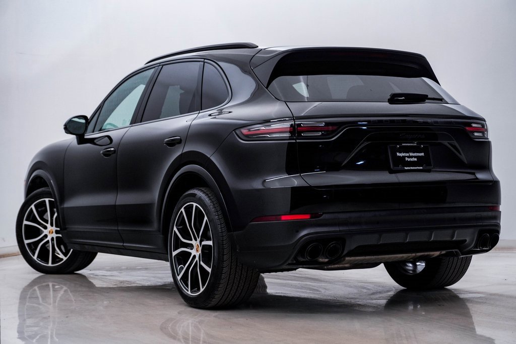 Certified 2023 Porsche Cayenne Platinum Edition image 3
