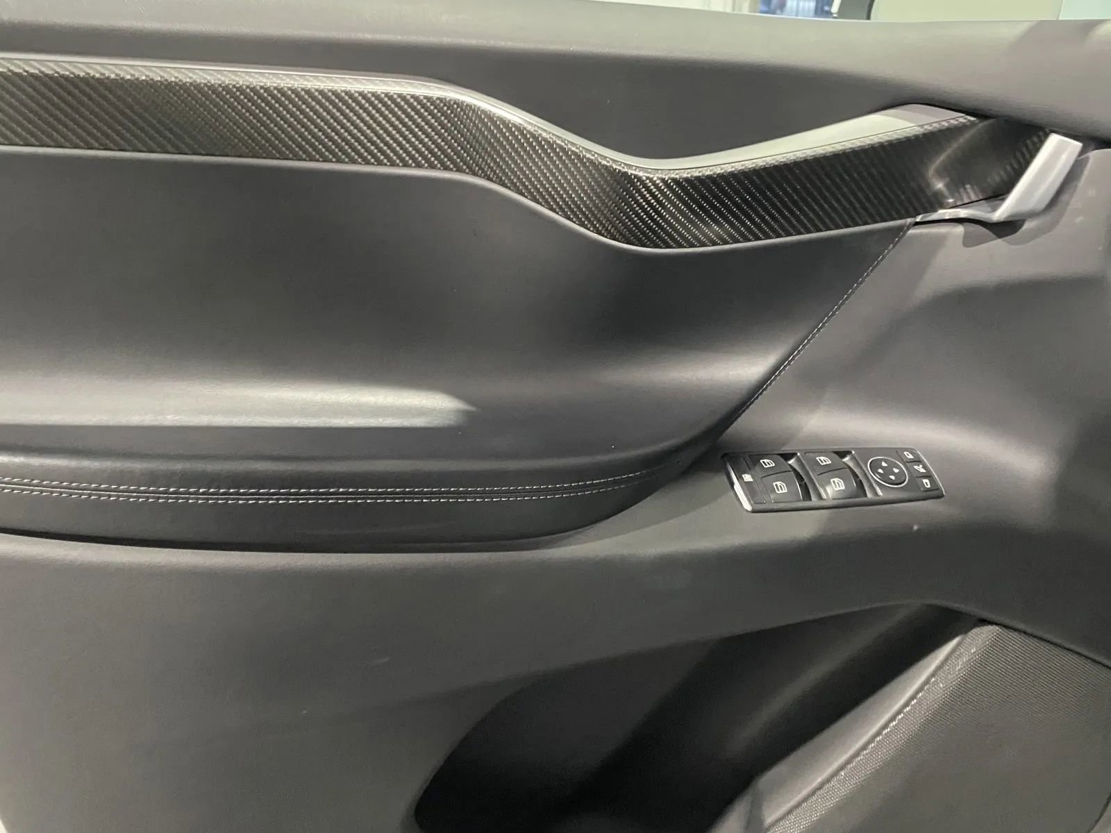 Used 2018 Tesla Model X 75D image 12