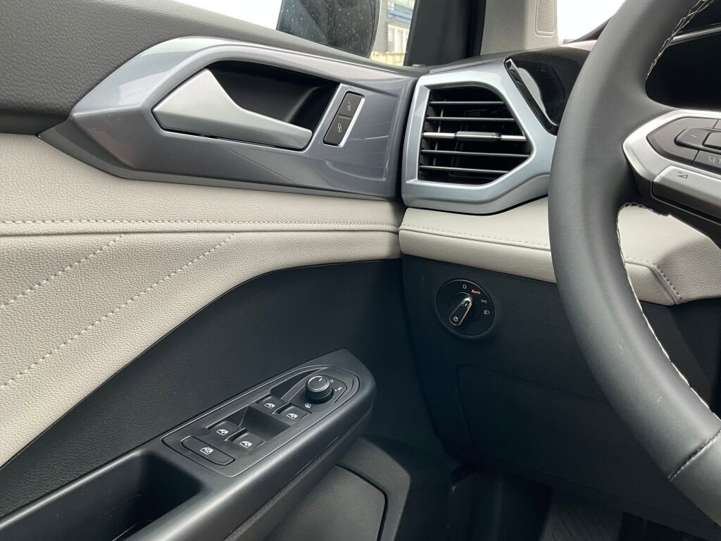 New 2025 Volkswagen Taos SEL AWD/4WD image 22