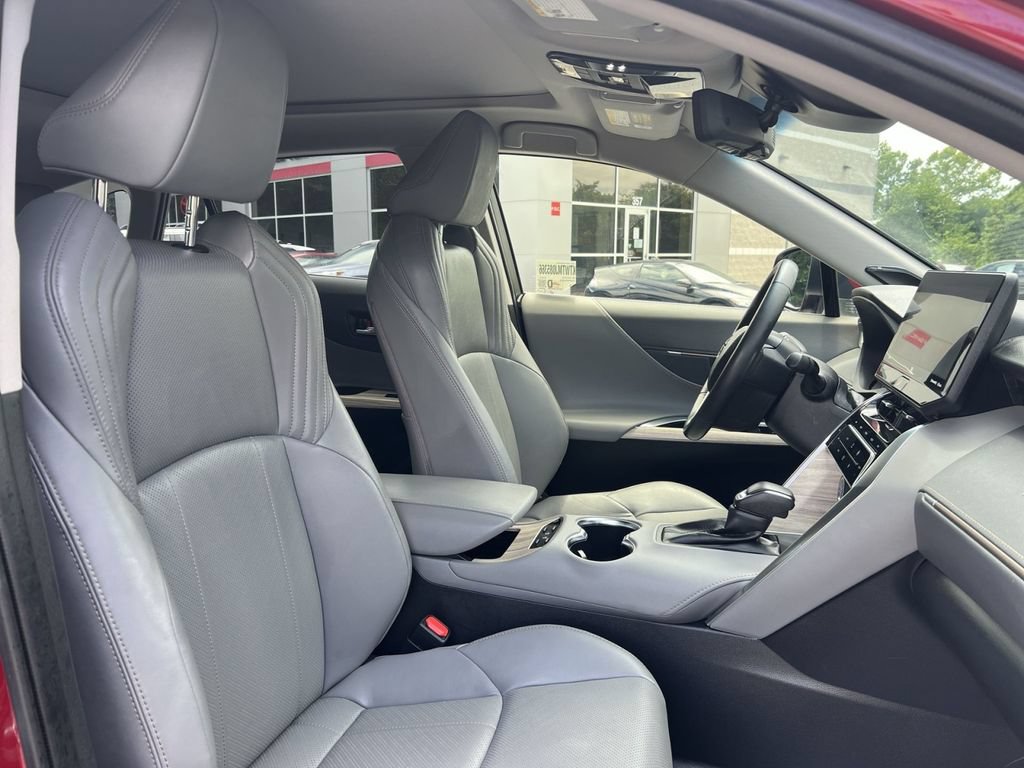Used 2021 Toyota Venza AWD/4WD image 27