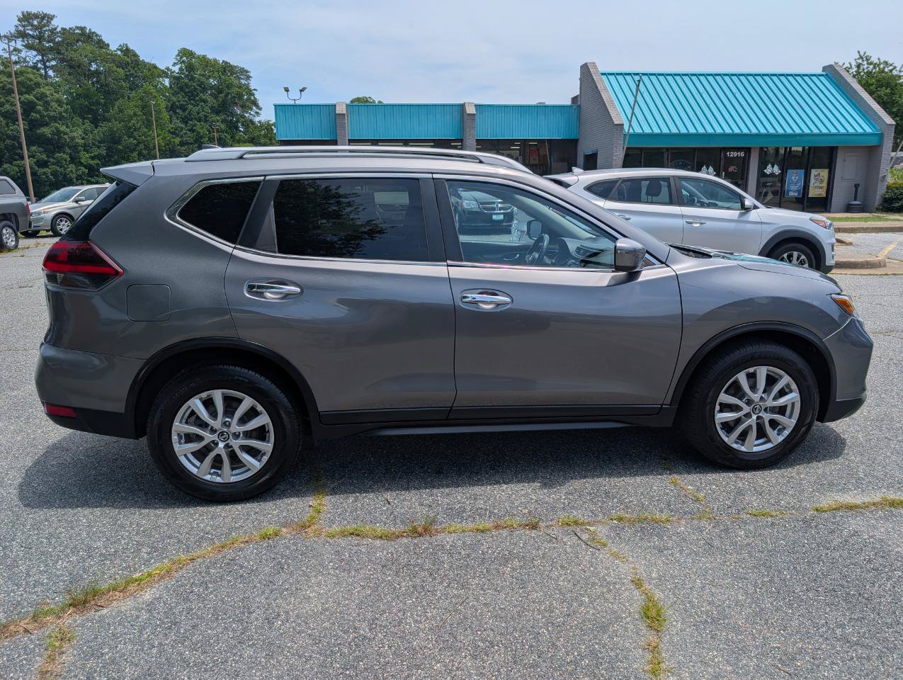 Used 2018 Nissan Rogue SV FWD image 10