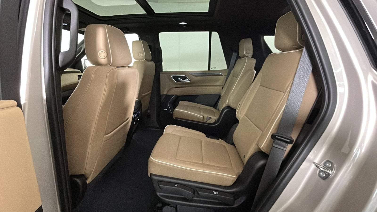 Used 2023 Chevrolet Tahoe Premier AWD/4WD image 31