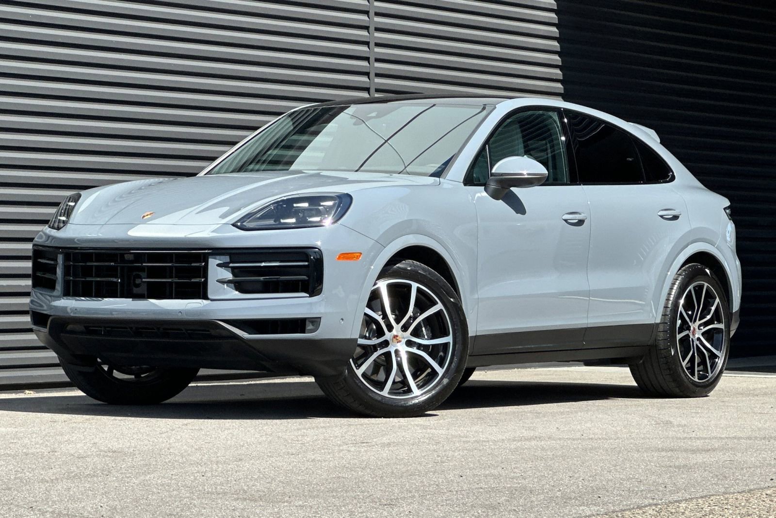 Used 2025 Porsche Cayenne S image 1