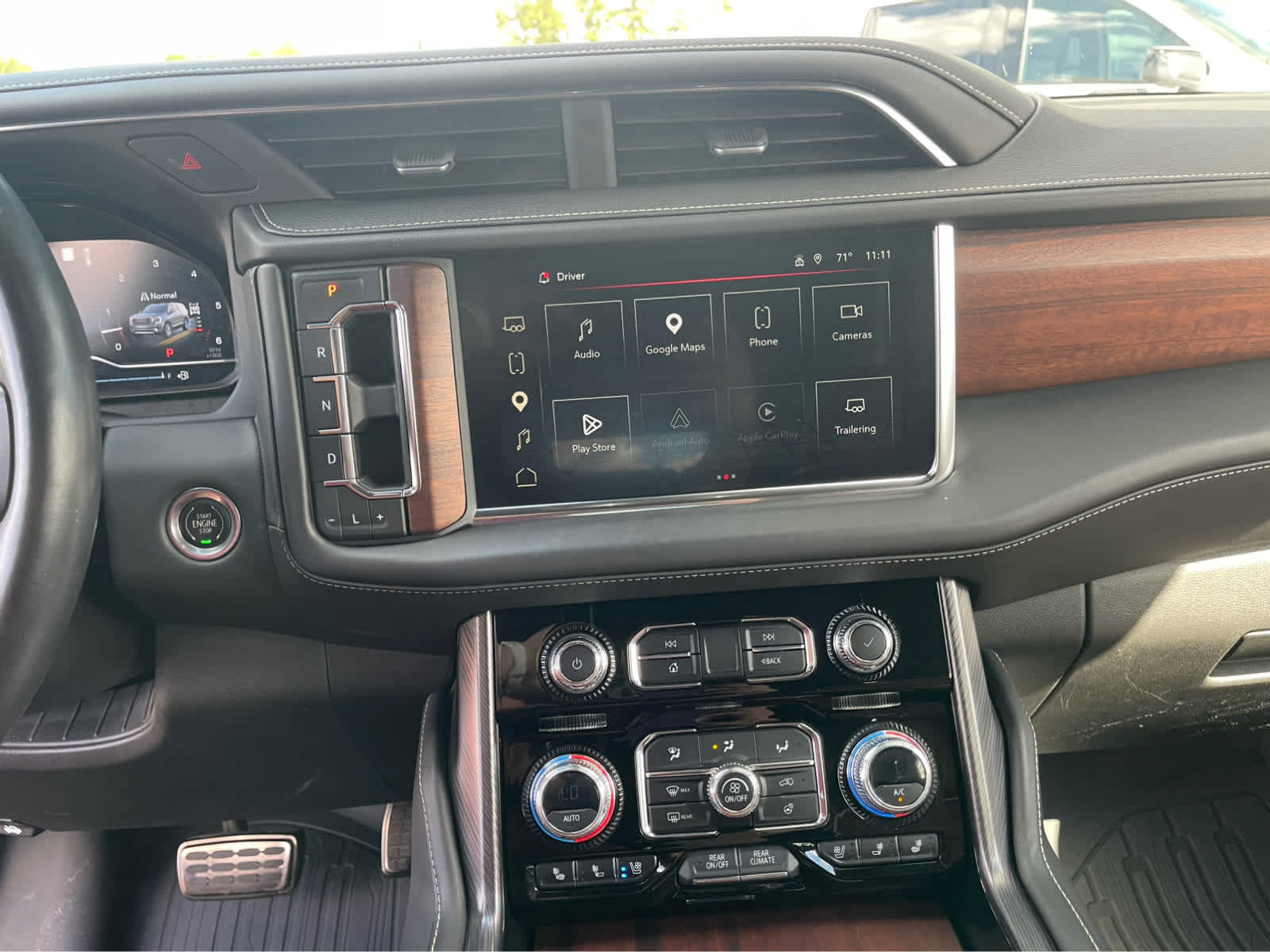 Used 2023 GMC Yukon XL Denali Ultimate AWD/4WD image 16