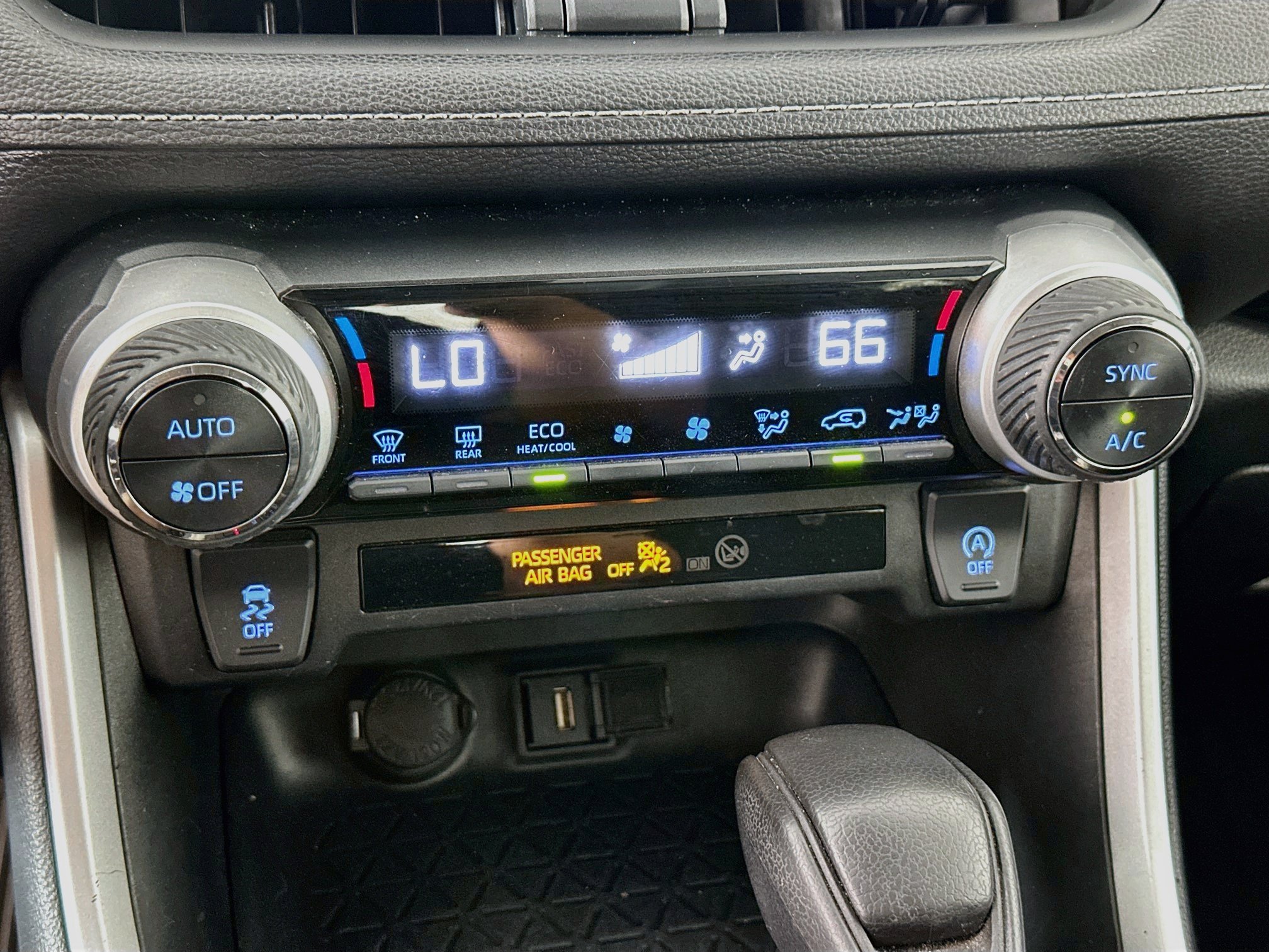 Used 2021 Toyota RAV4 XLE AWD/4WD image 23