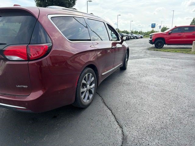 Used 2019 Chrysler Pacifica Limited w/ Tire & Wheel Group FWD image 16