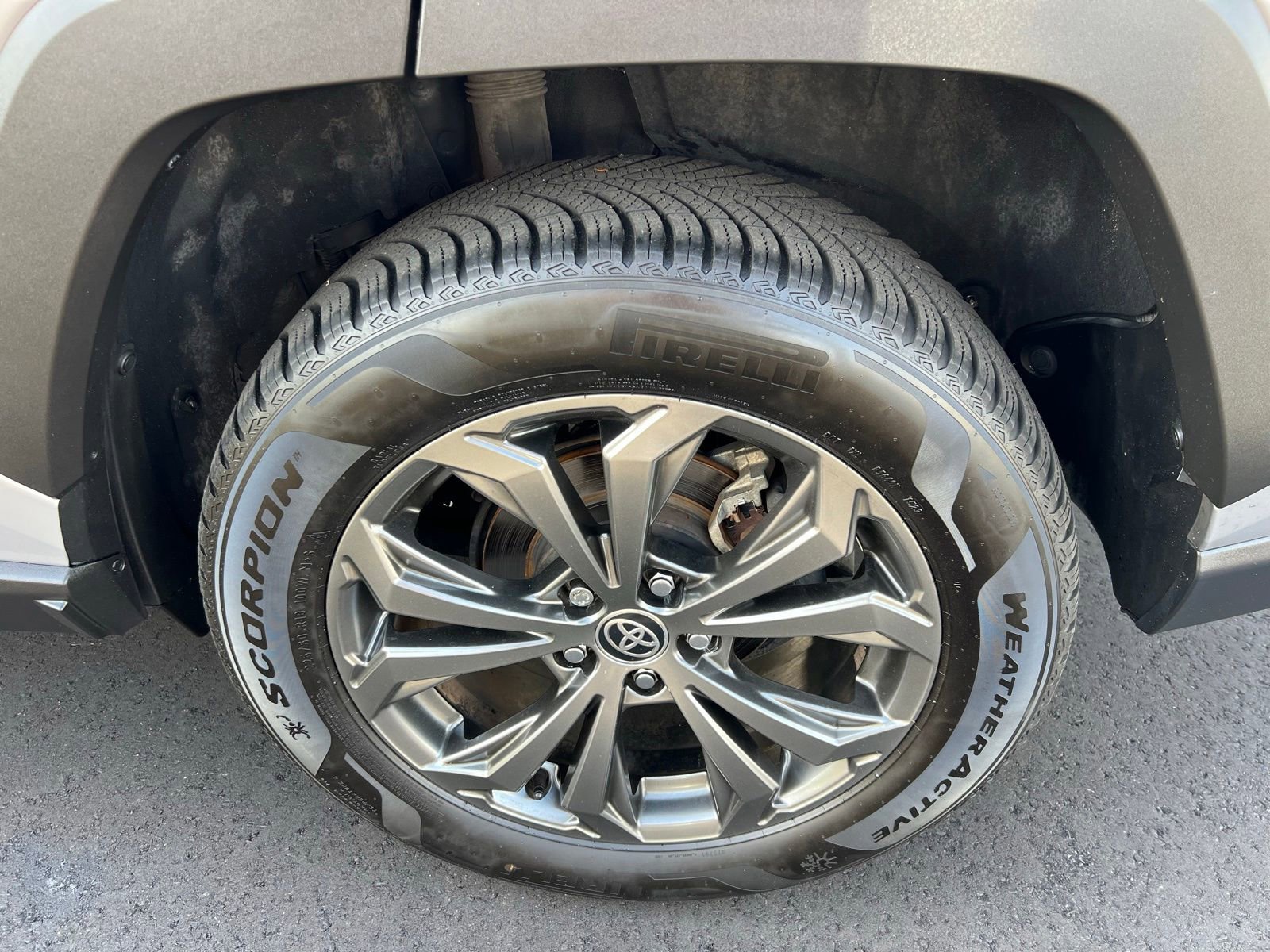 Used 2022 Toyota RAV4 XLE Premium image 16